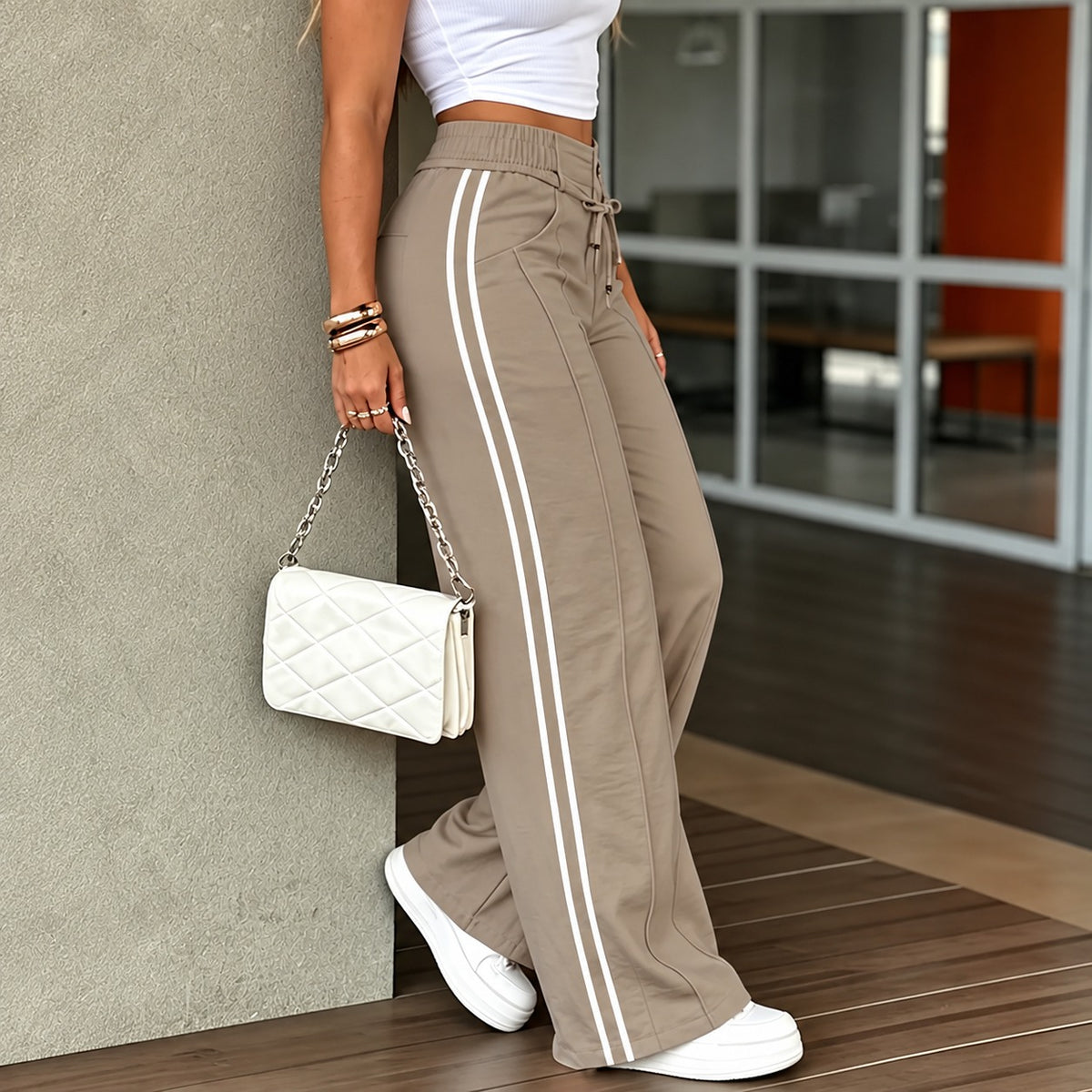 Hose Livana™ mit hohem verstellbarem Bund, Seitenstreifen und weitem Bein