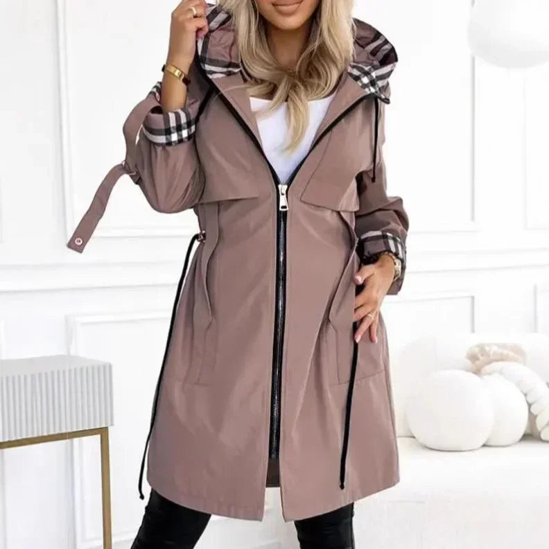 BerlinCraft™ Mantel mit Urbanen Cutouts und Hochwertigen Details / Verleihen Sie Ihrem Winterlook einen Hauch von Chic!