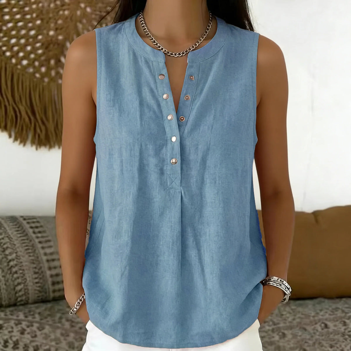 Bluse Nadine™ mit Knopfleiste und Rundhalsausschnitt