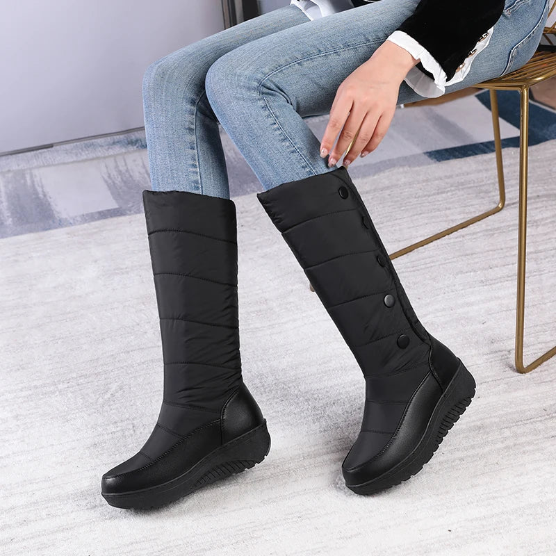 Althea™-Stiefel mit Fleecefutter und Wärmeisolierung – für warme, stabile und geschützte Füße im Winter.