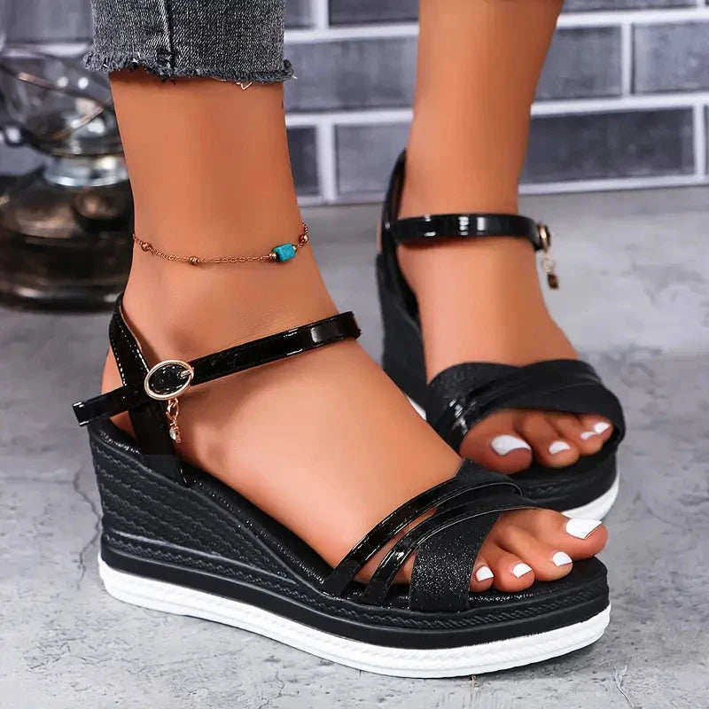 Dourena™ Plateau-Keilsandalen Mit Gekreuzten Riemen