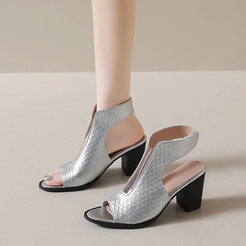 Mirelle™-Sandale mit Strukturierter Oberfläche und Umschließendem Design