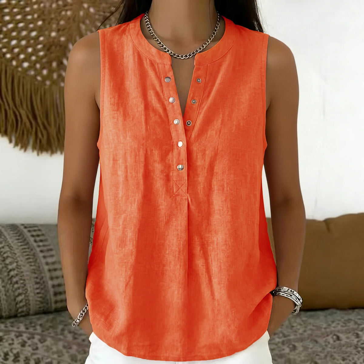 Bluse Nadine™ mit Knopfleiste und Rundhalsausschnitt