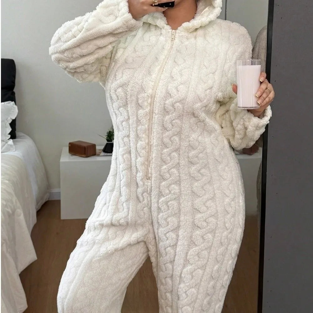 Kuscheloverall Ursina™ mit Ohrenkapuze, flauschiger Struktur und Teddy-Applikation am Rücken