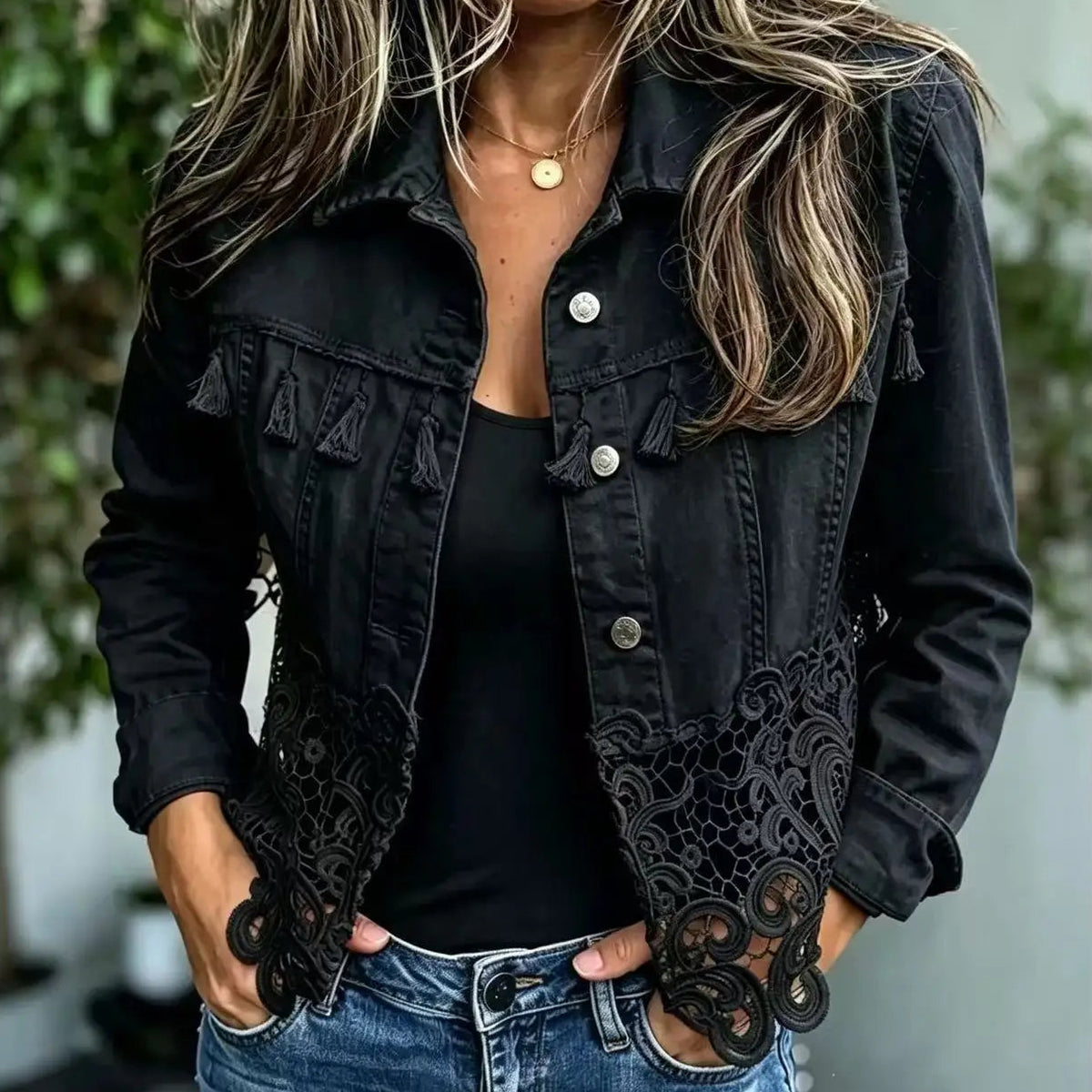 Caprielle™ Jeansjacke mit Durchbrochener Spitze am Saum und Quasten-Details im Brustbereich