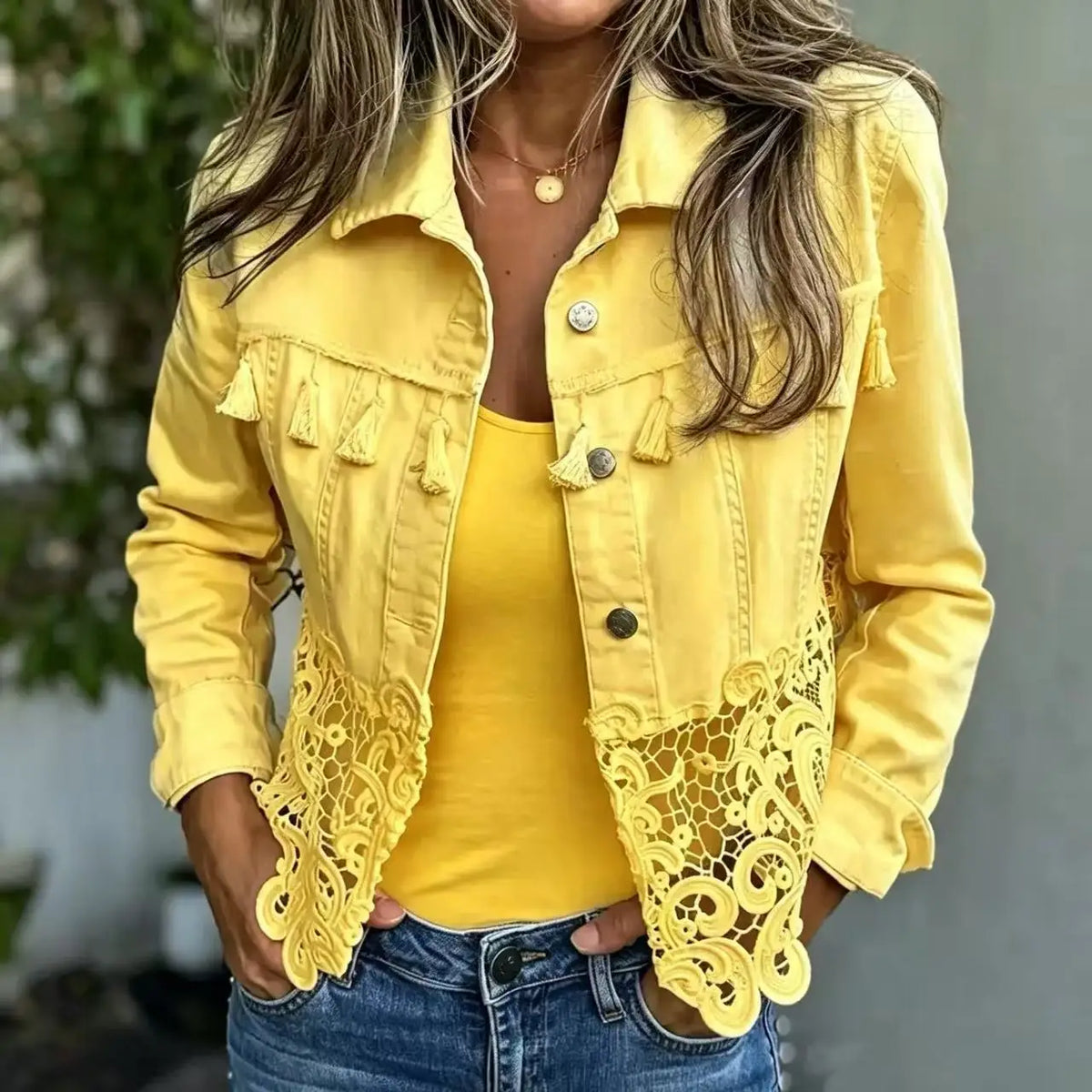 Caprielle™ Jeansjacke mit Durchbrochener Spitze am Saum und Quasten-Details im Brustbereich