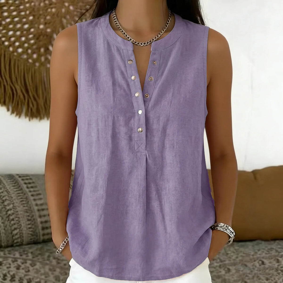 Bluse Nadine™ mit Knopfleiste und Rundhalsausschnitt