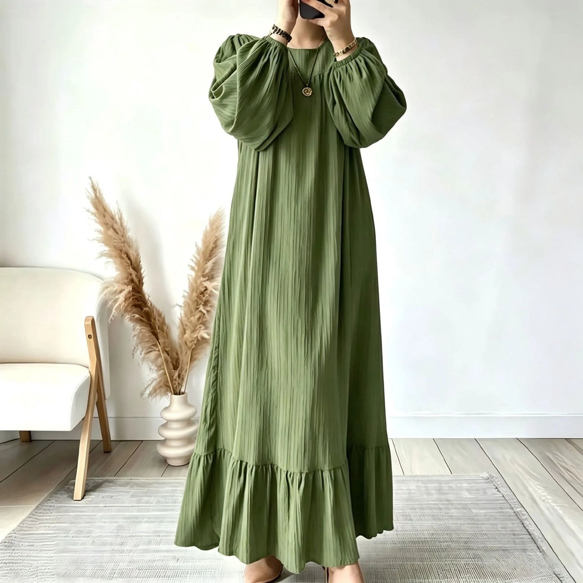 Kleid Frieda™ mit voluminösen Ärmeln, weitem Schnitt und Volantsaum