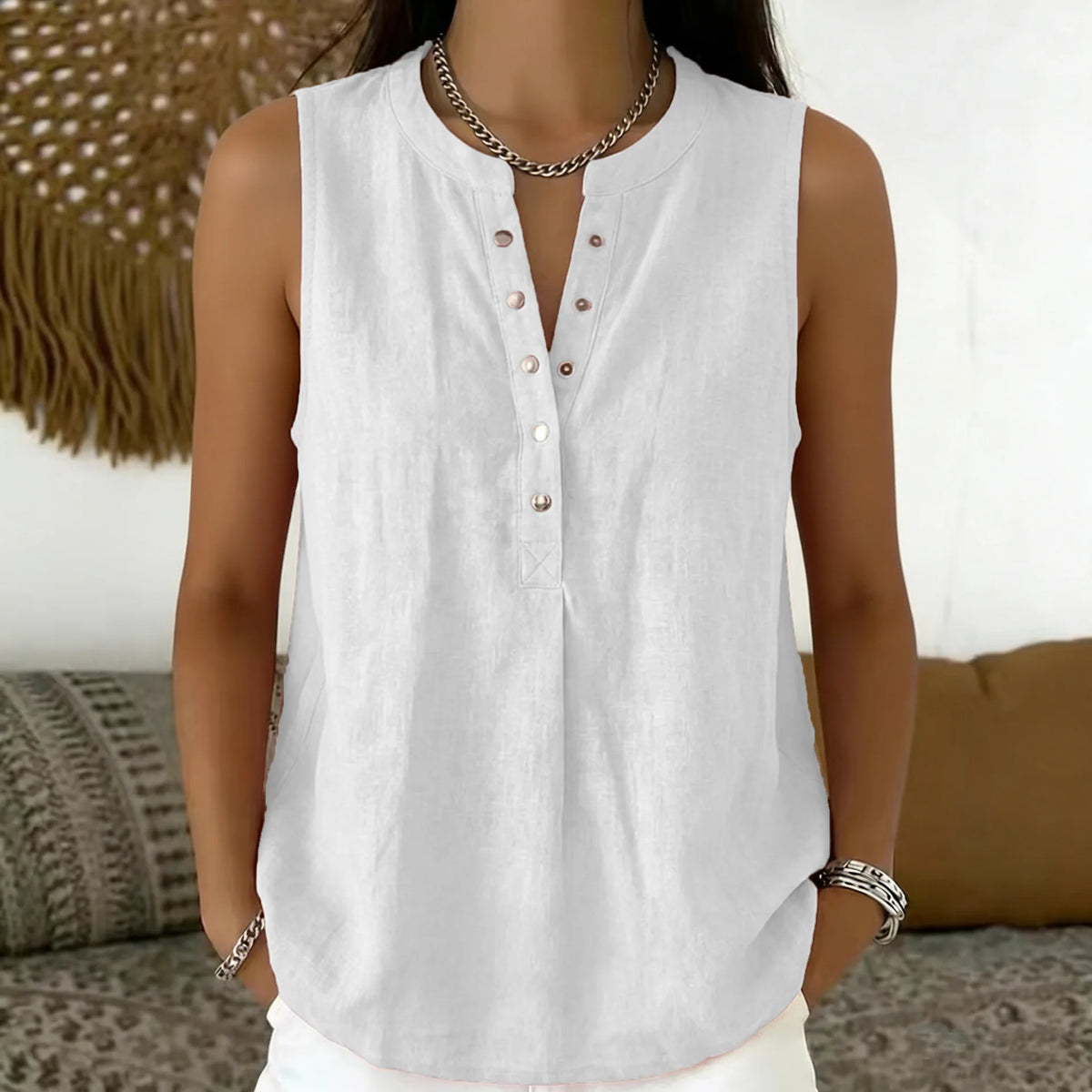 Bluse Nadine™ mit Knopfleiste und Rundhalsausschnitt