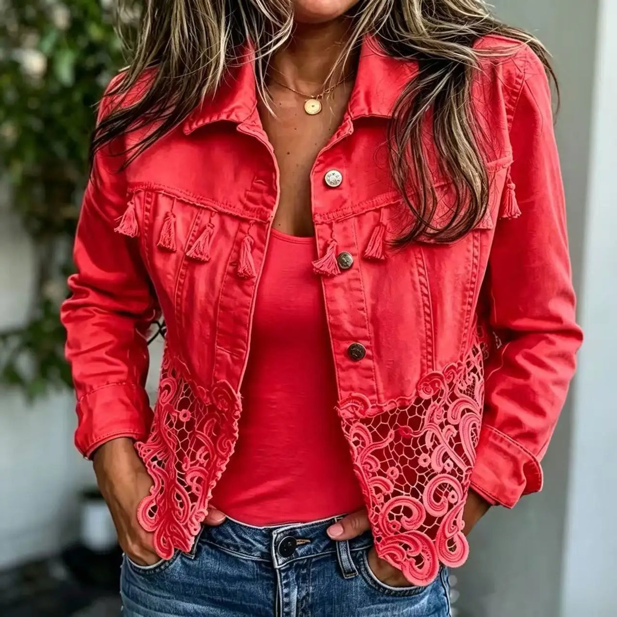 Caprielle™ Jeansjacke mit Durchbrochener Spitze am Saum und Quasten-Details im Brustbereich