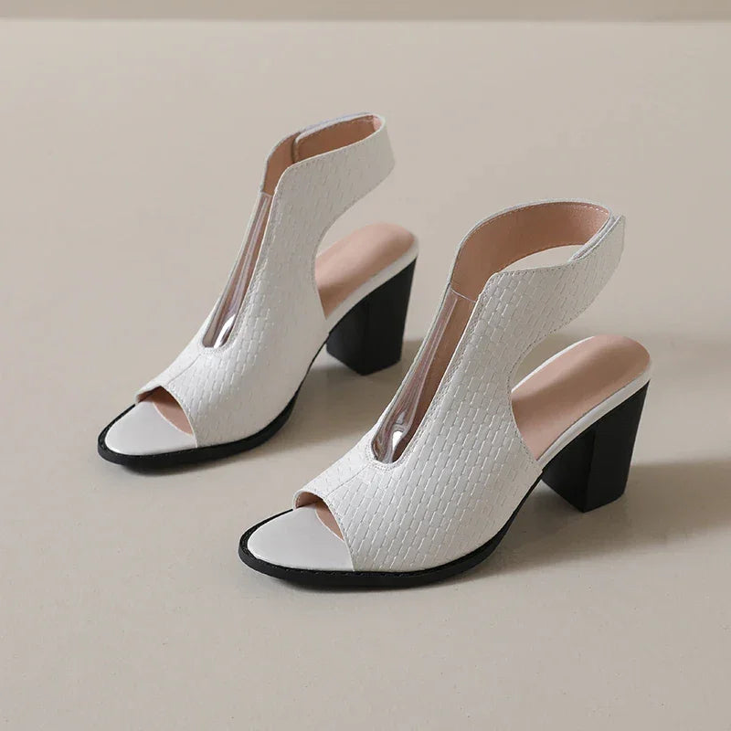 Mirelle™-Sandale mit Strukturierter Oberfläche und Umschließendem Design