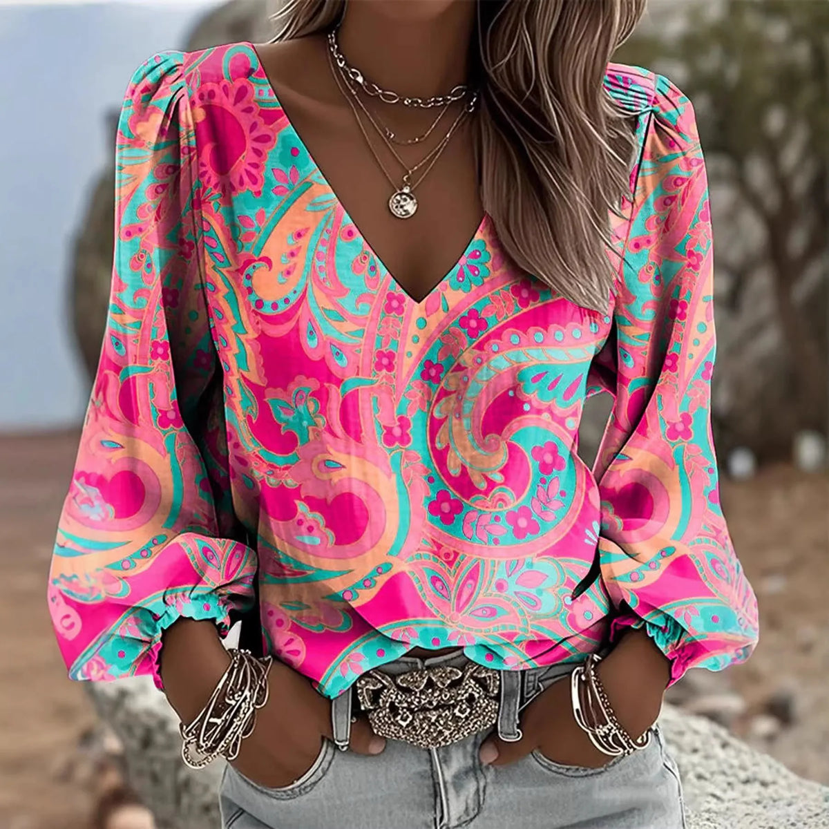 Merle™ Bluse mit V-Ausschnitt, langen Ärmeln und gerafften Bündchen