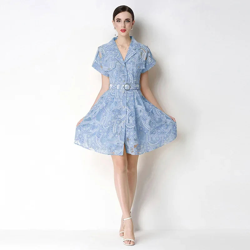 Celestine™ Kleid Aus Zarter Spitze Mit Integriertem Gürtel