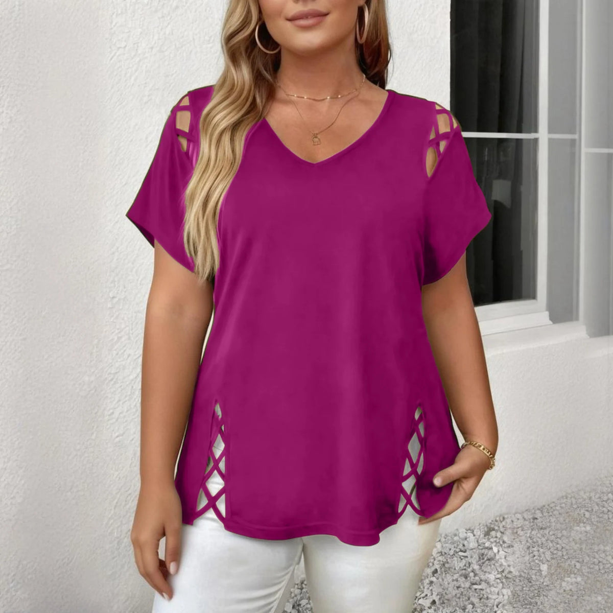 Bluse Caliria™ mit Aussparungen an Schultern und Seiten sowie V-Ausschnitt