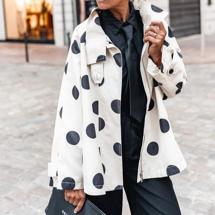 Hella™ Jacke mit Tupfenmuster, hohem Kragen und weiter Passform