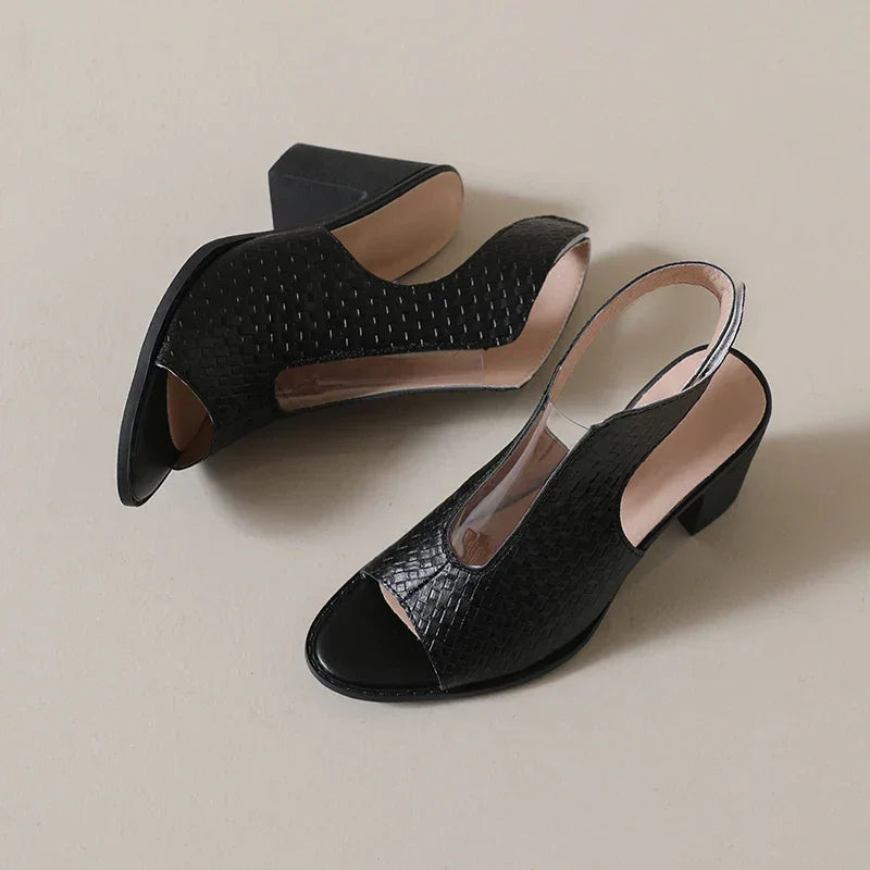 Mirelle™-Sandale mit Strukturierter Oberfläche und Umschließendem Design