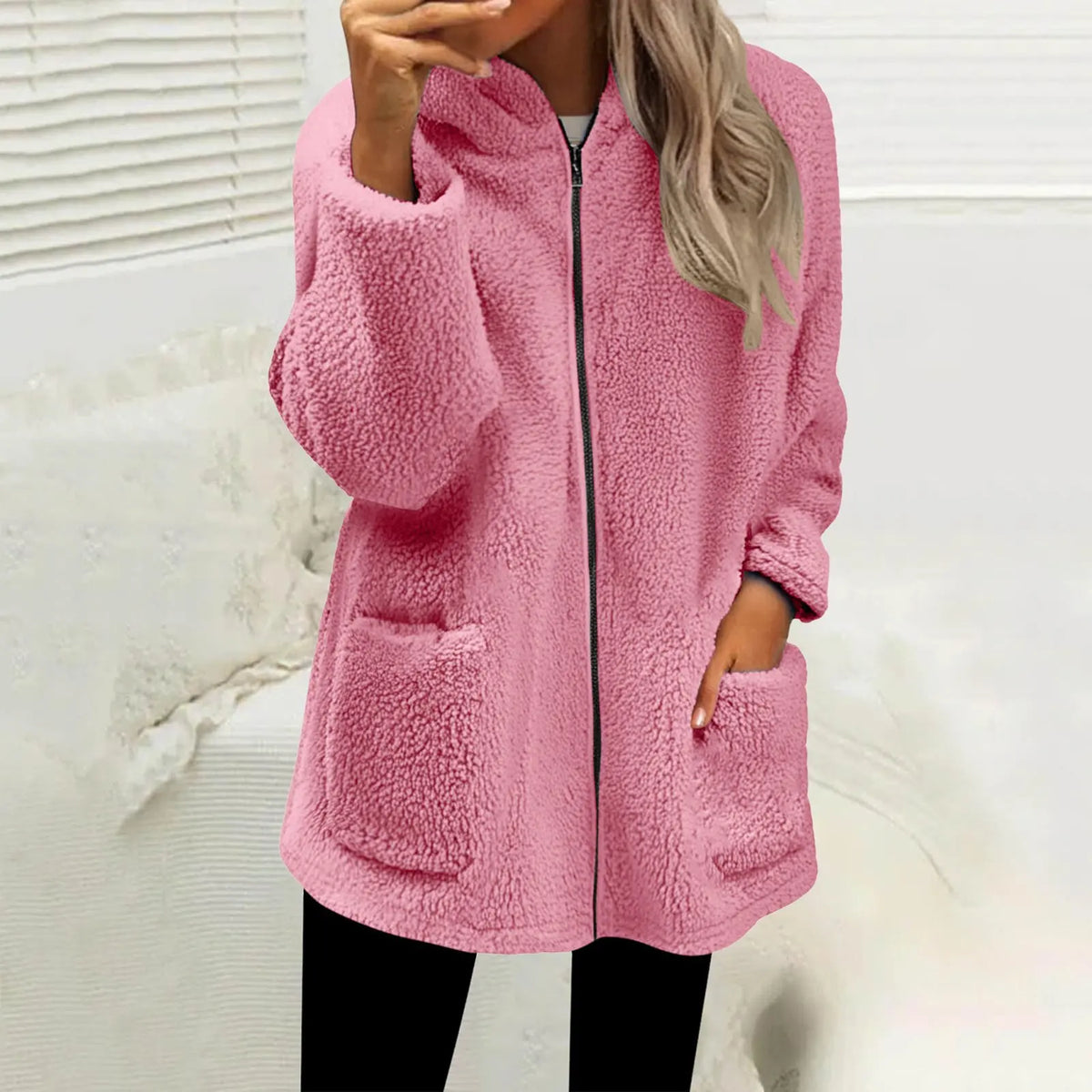 Damen-Fleecejacke Nevina™ mit flauschiger Struktur, großen Taschen und gemütlicher Kapuze