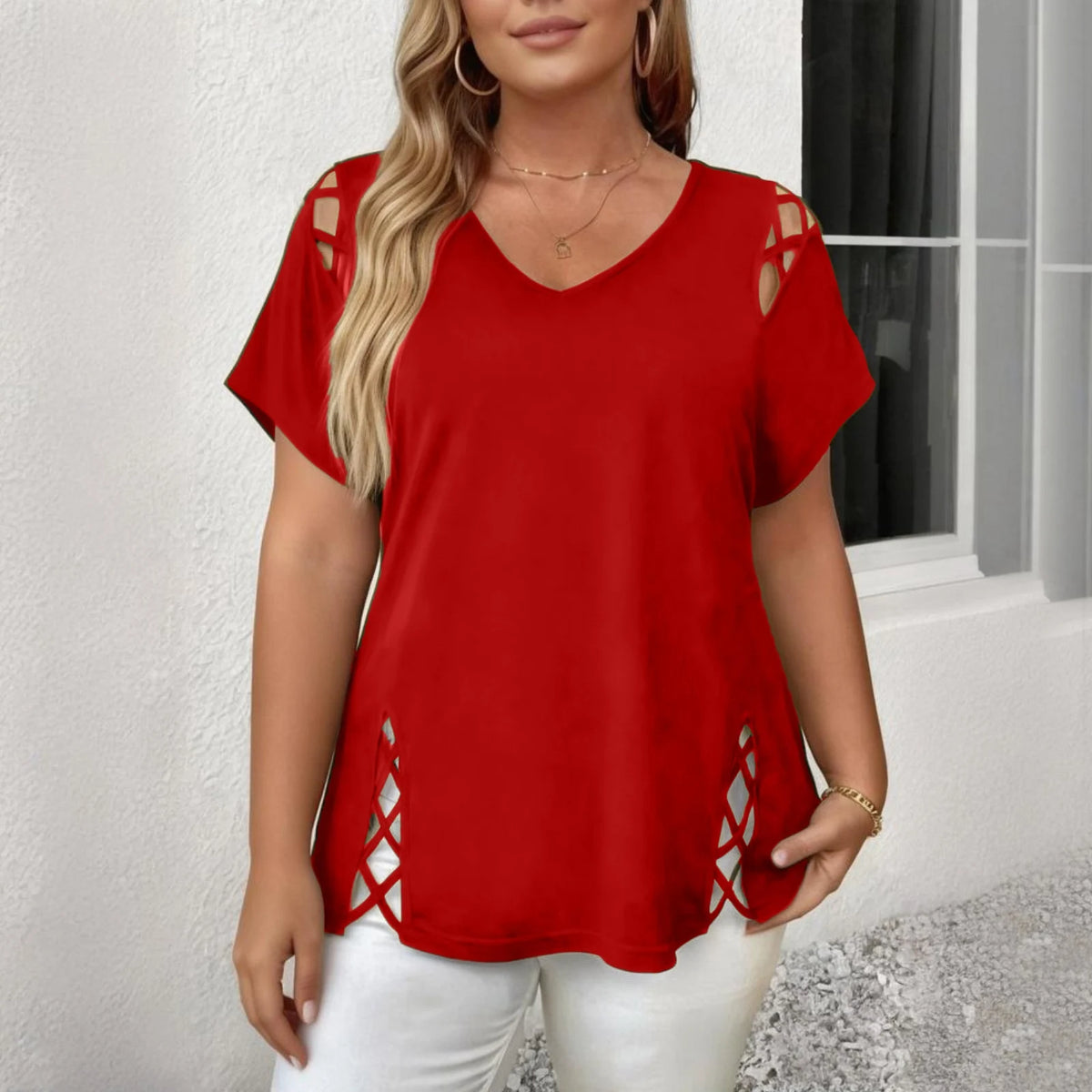Bluse Caliria™ mit Aussparungen an Schultern und Seiten sowie V-Ausschnitt