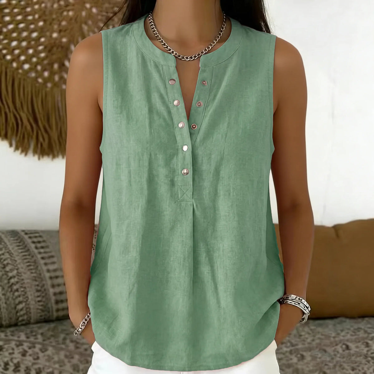 Bluse Nadine™ mit Knopfleiste und Rundhalsausschnitt