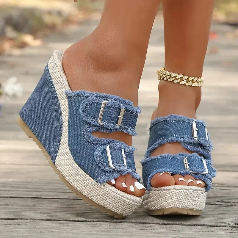 Zafira™-Keilabsatz Pantoletten mit Doppelten Schnallen und Jeans-Design