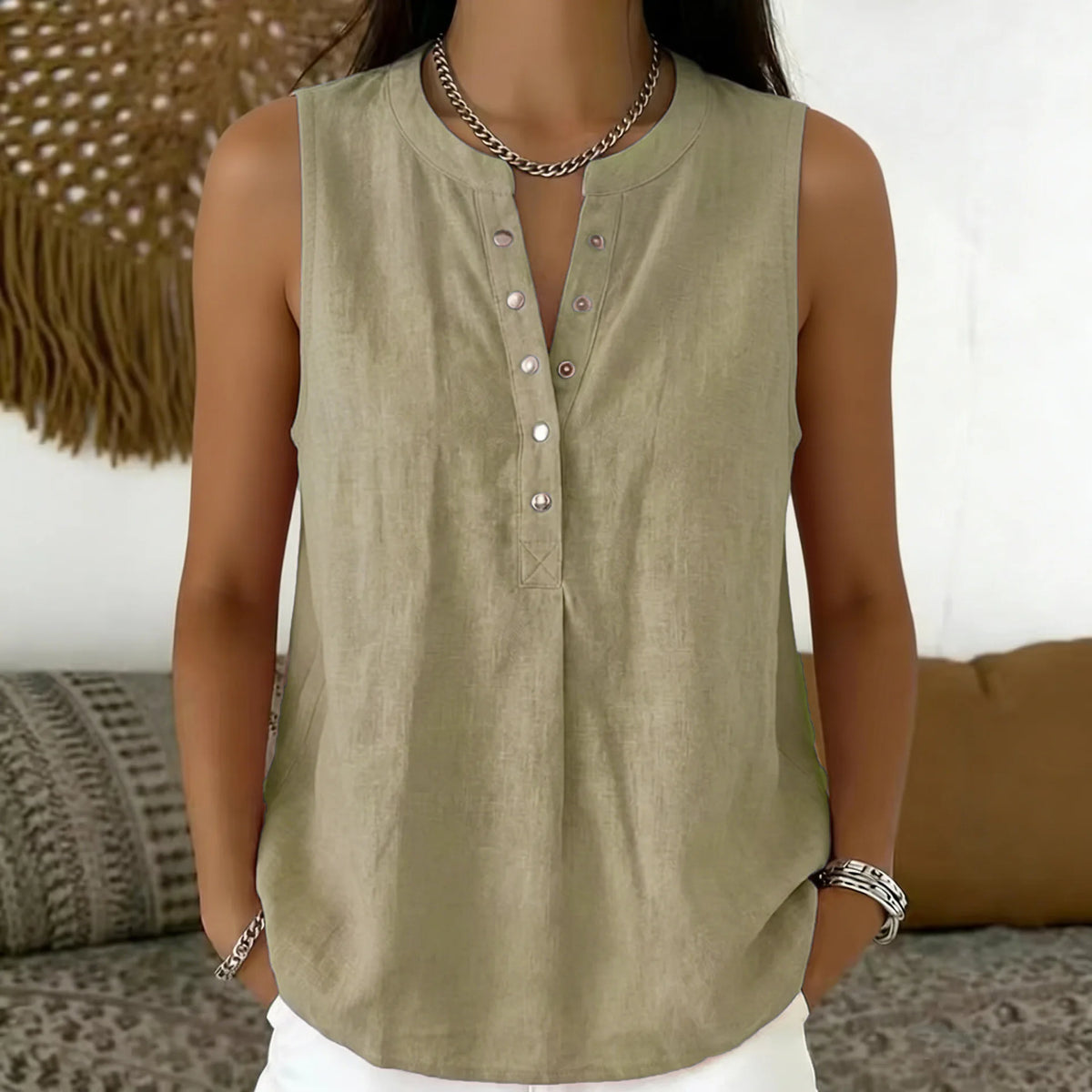 Bluse Nadine™ mit Knopfleiste und Rundhalsausschnitt