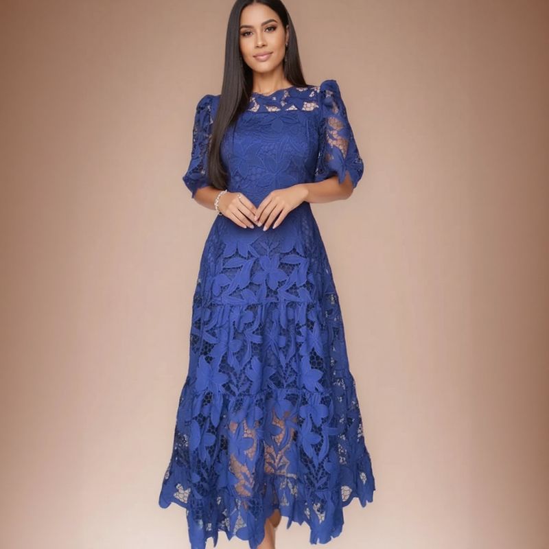 Herzogin™-Kleid aus handgefertigter Blüten-Spitze mit tailliertem Schnitt / Haltung, Anmut und Eleganz bei jeder Bewegung!