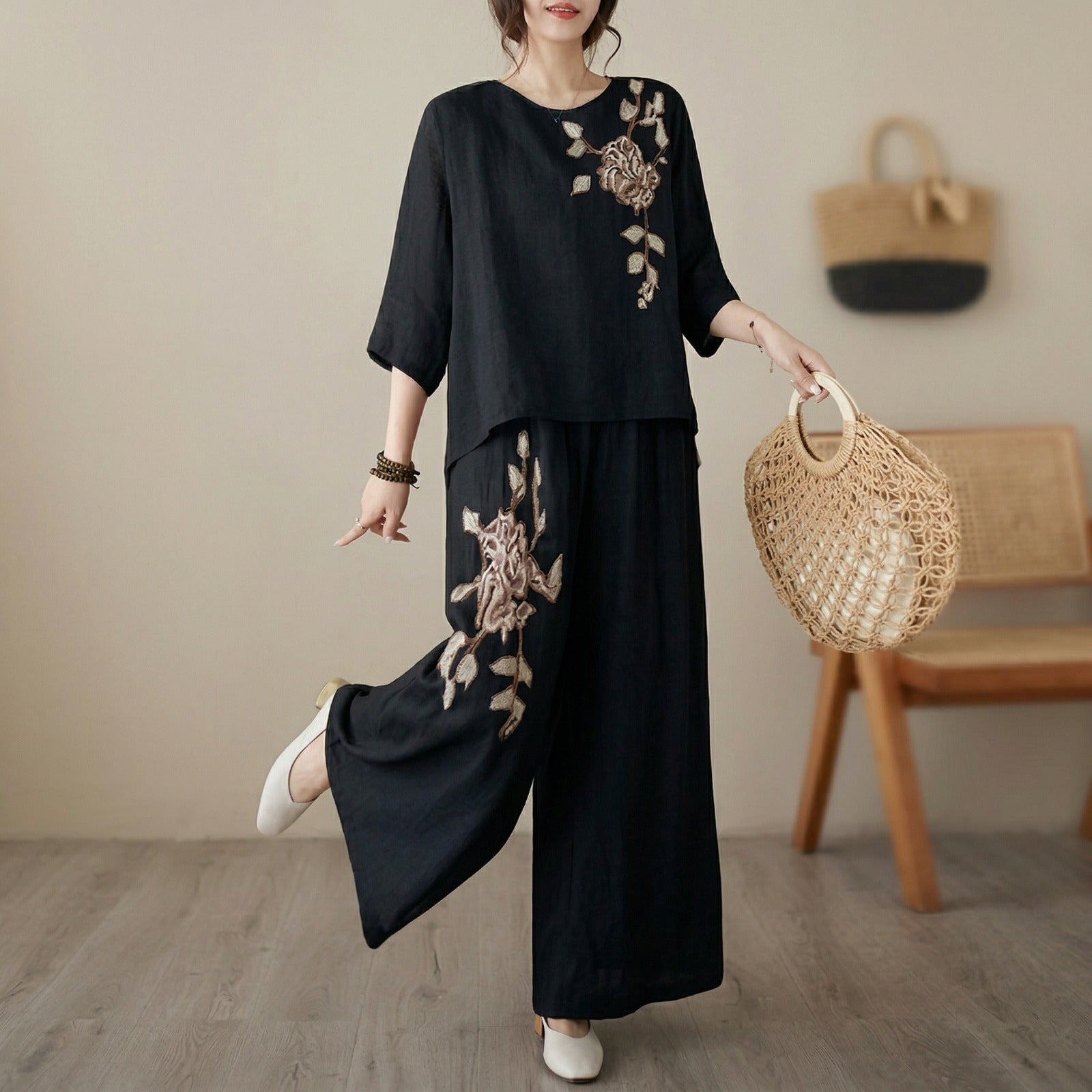 Nicole™ Set aus Baumwoll Leinen mit zarter Blumenstickerei und Pantalon Hose