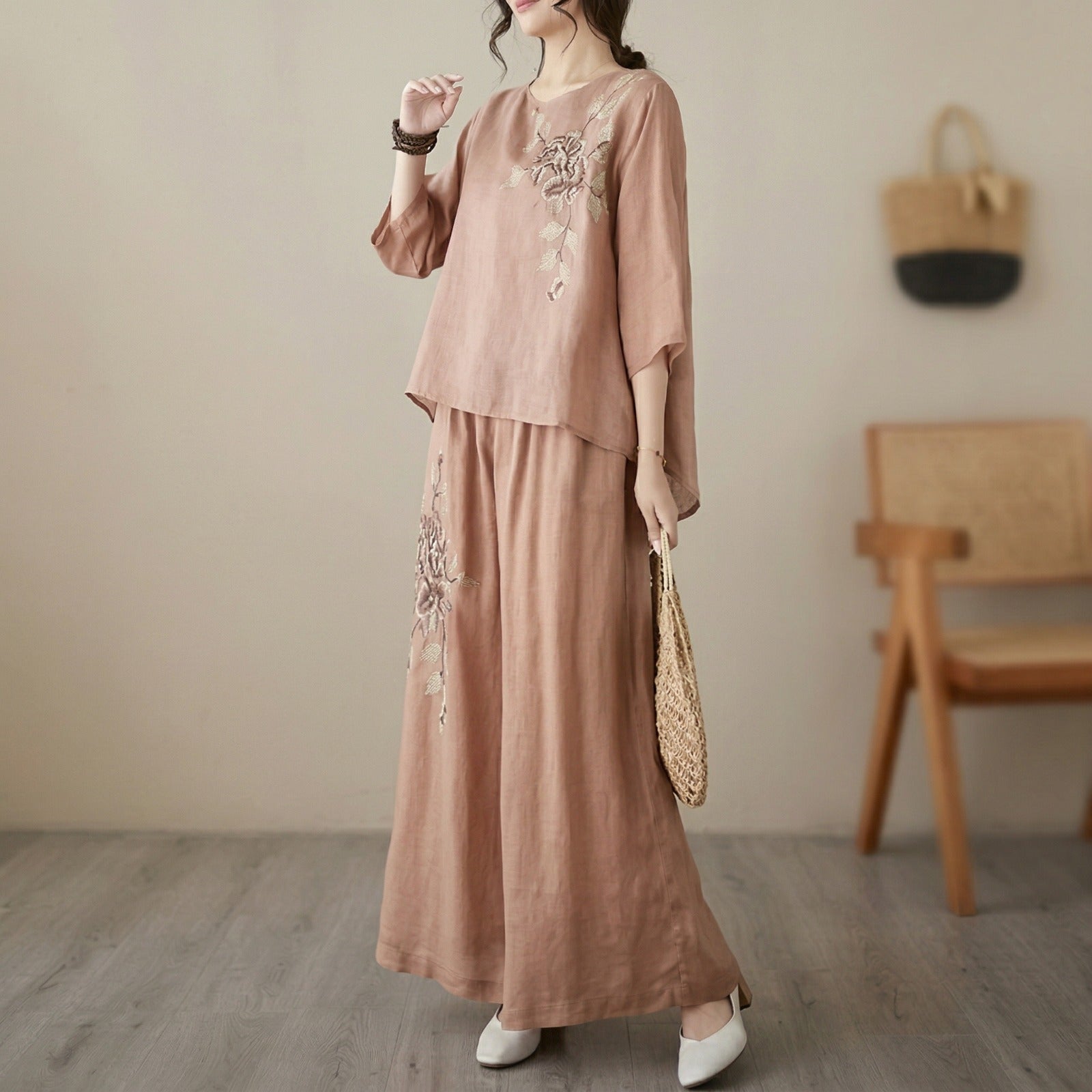 Nicole™ Set aus Baumwoll Leinen mit zarter Blumenstickerei und Pantalon Hose