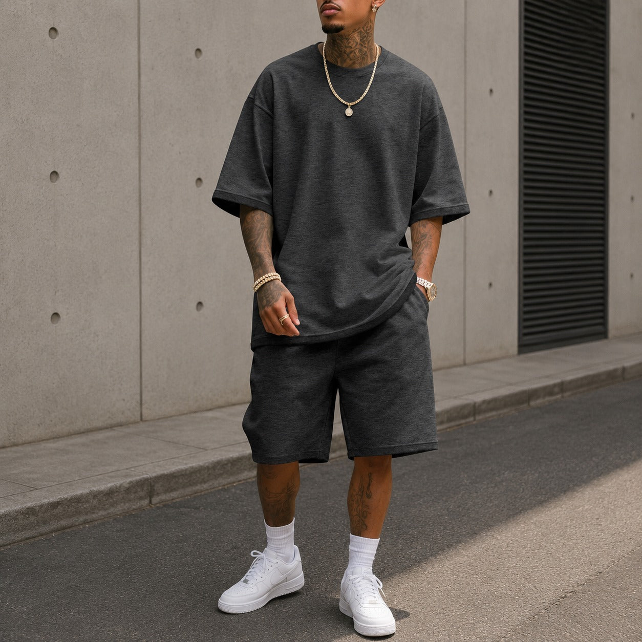 Adrian™ Set mit Cleanem Look und Weiter Passform
