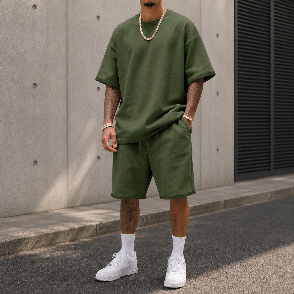 Adrian™ Set mit Cleanem Look und Weiter Passform