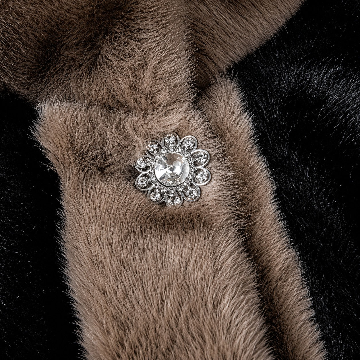 Saint Moritz™ Luxusmantel aus Samtimitat für Eleganten Winterkomfort