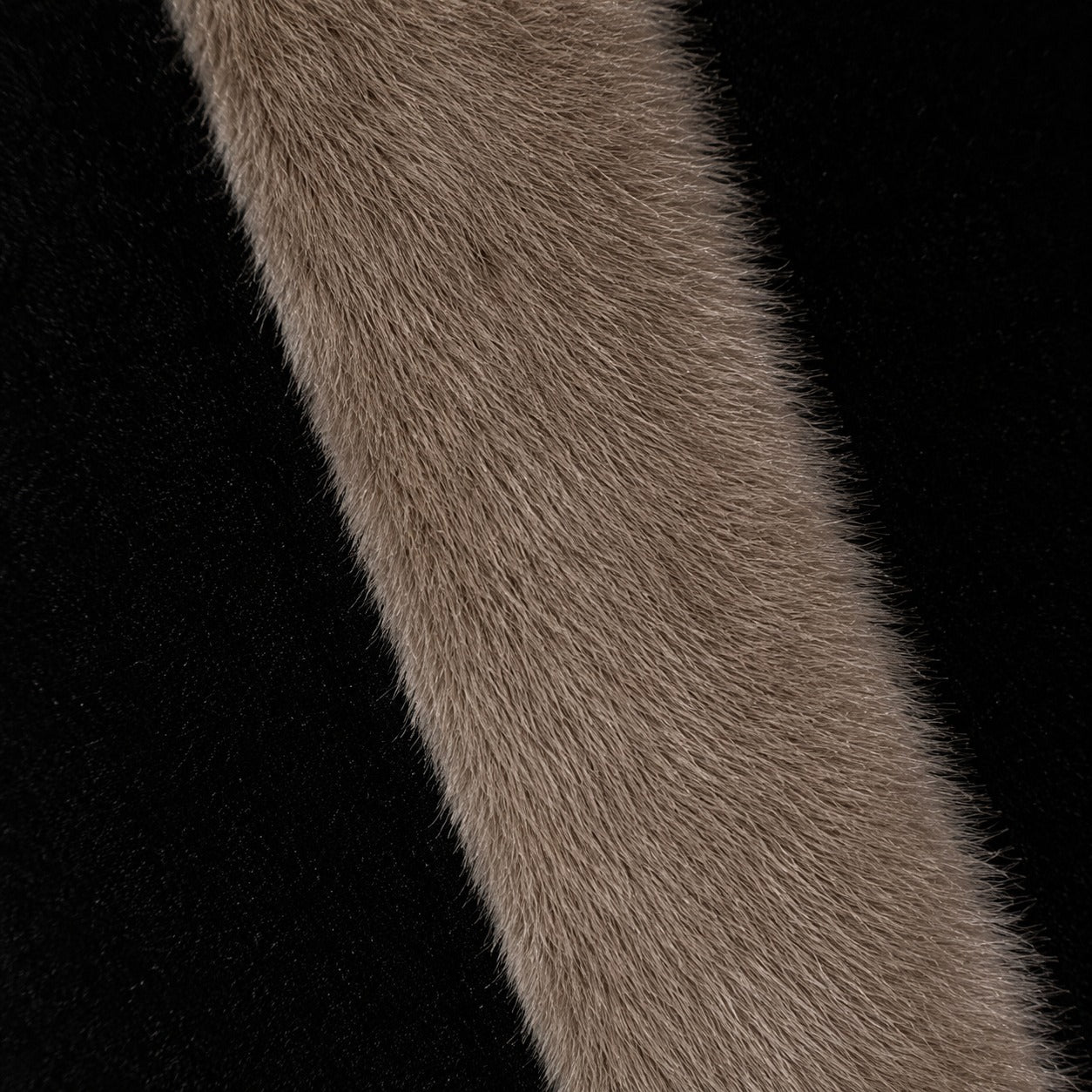 Saint Moritz™ Luxusmantel aus Samtimitat für Eleganten Winterkomfort