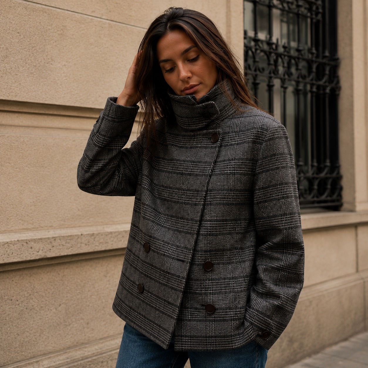Jacke Nolene™ mit Asymmetrischer Knopfleiste, Hohem Stehkragen und Karomuster