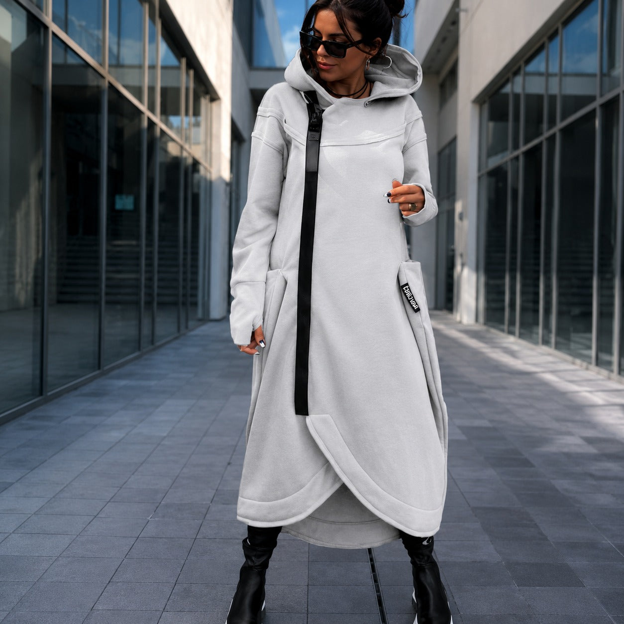 Kleid Malva™ mit asymmetrischem Reißverschluss, Kapuze und aufgesetzten Taschen