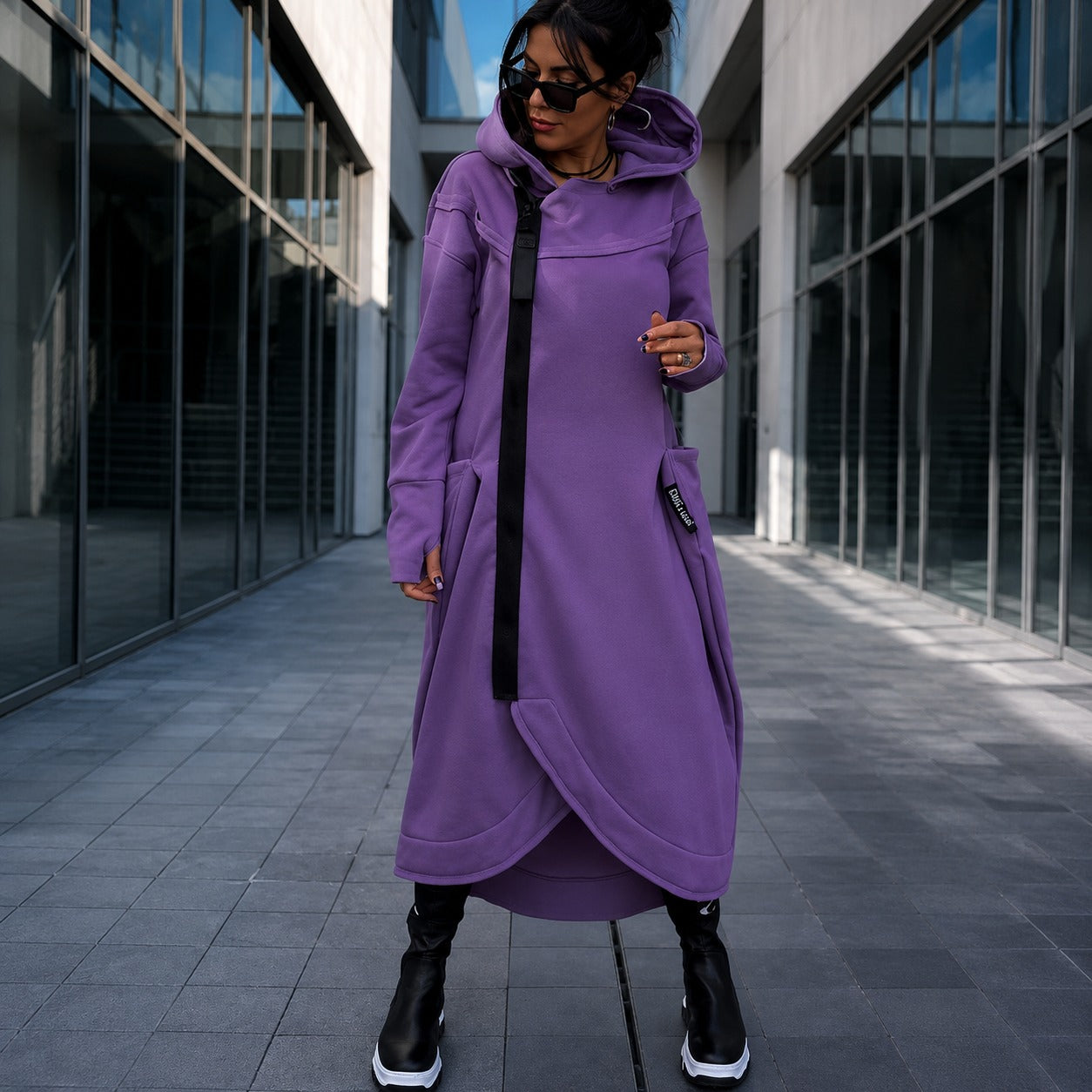 Kleid Malva™ mit asymmetrischem Reißverschluss, Kapuze und aufgesetzten Taschen