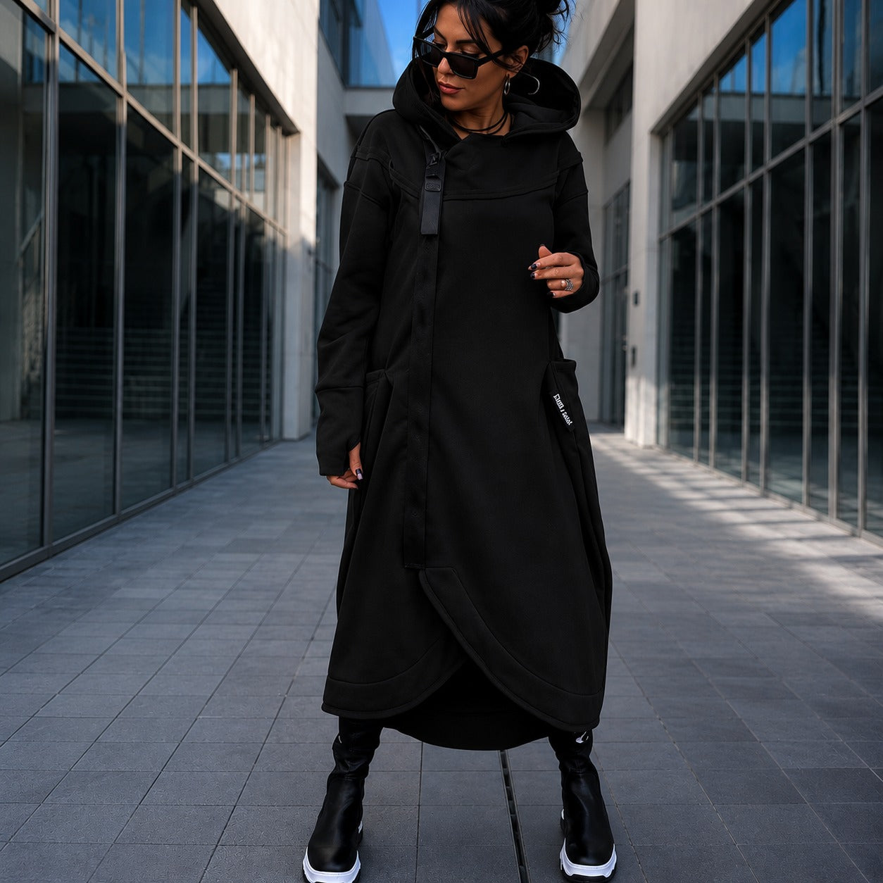 Kleid Malva™ mit asymmetrischem Reißverschluss, Kapuze und aufgesetzten Taschen