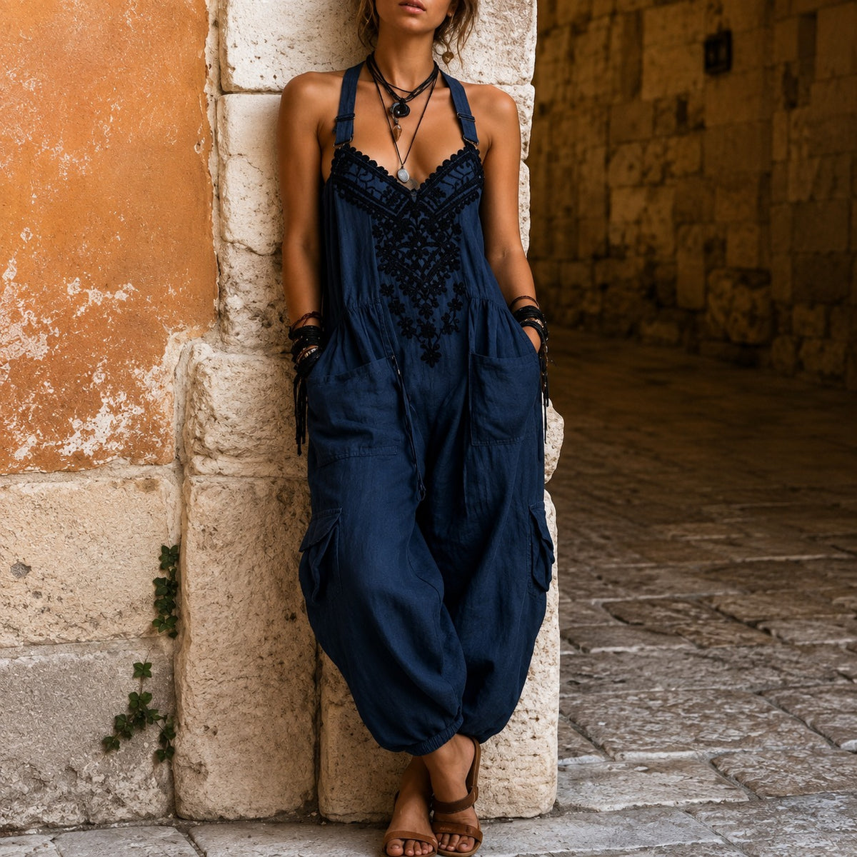 Overall Martha™ mit ornamentaler Stickerei, V-Ausschnitt und weitem Schnitt