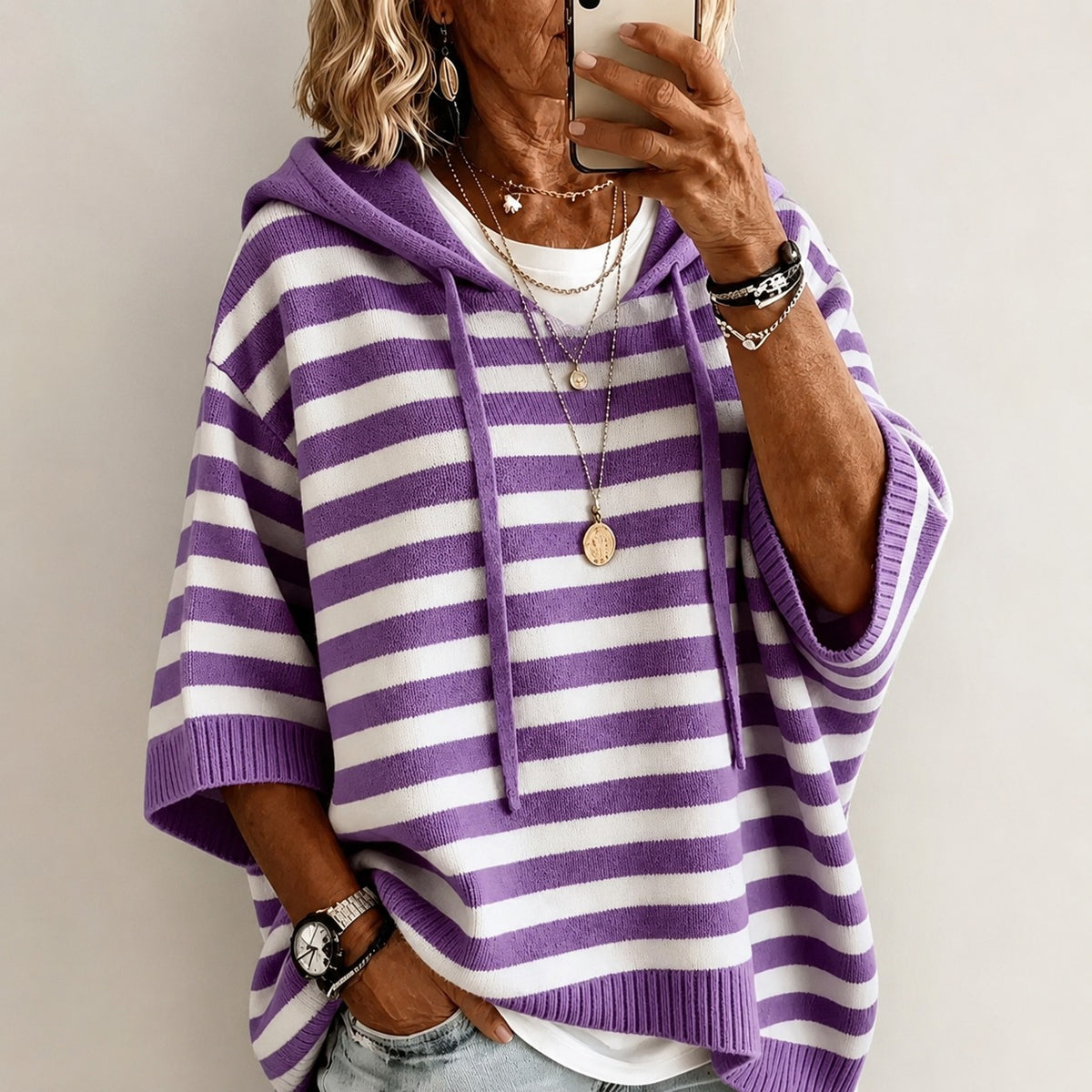 Leichter Pullover Monika™ mit Kapuze, Kontraststreifen und Rippabschluss
