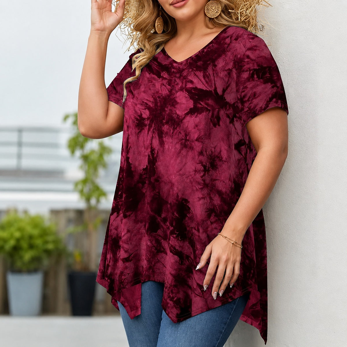 Bluse Linnea™ mit Kunstvollem Abstraktem Muster und Asymmetrischem Saum