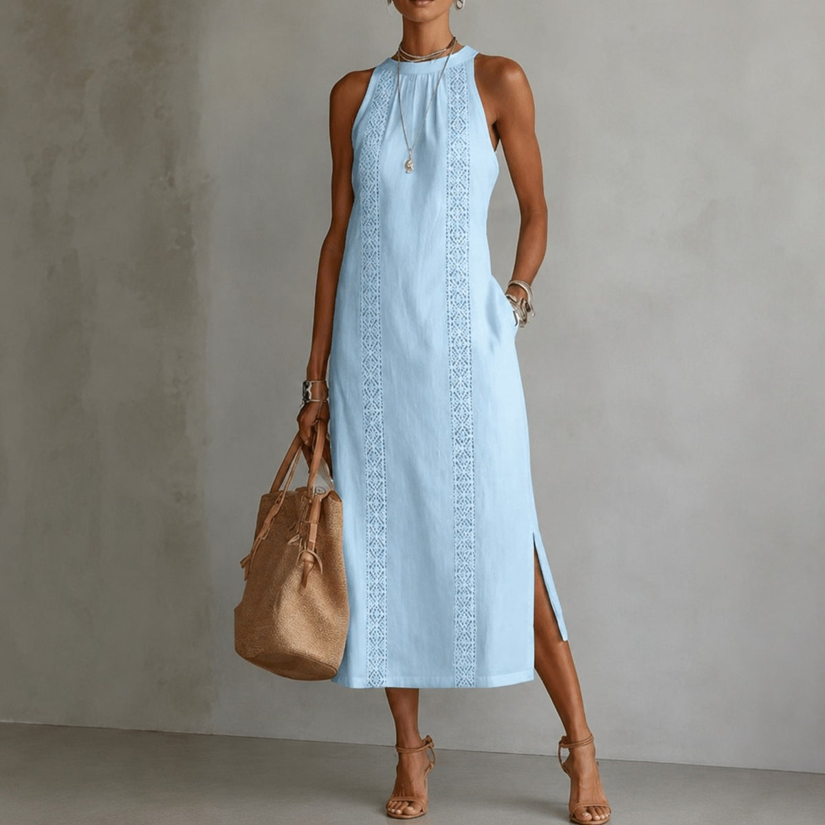 Coralie™ Kleid mit Godetrock, hohem Ausschnitt und vertikalen Ornamentdetails