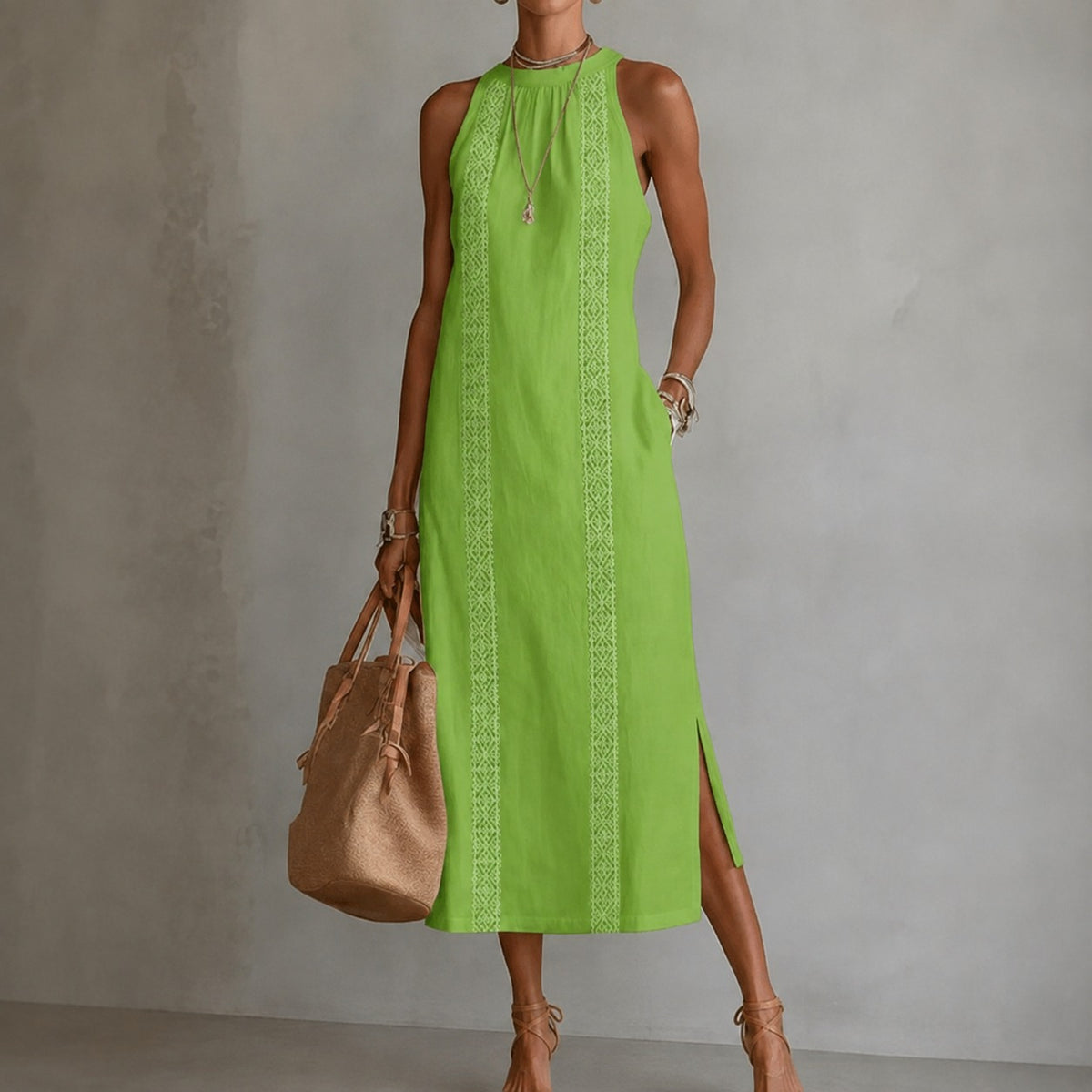Coralie™ Kleid mit Godetrock, hohem Ausschnitt und vertikalen Ornamentdetails
