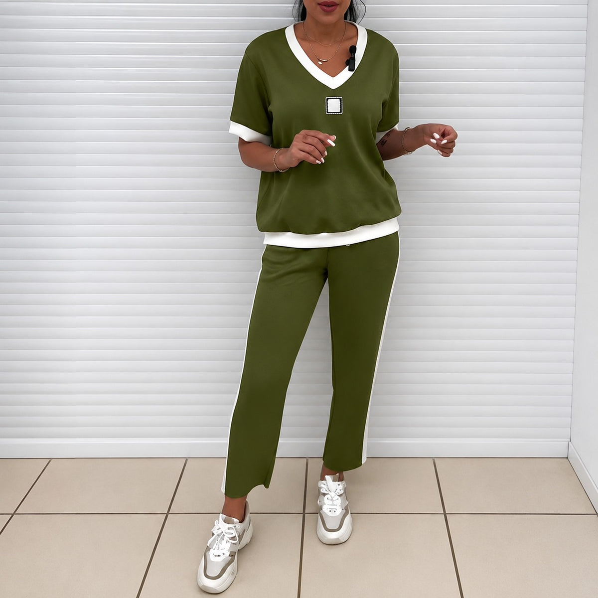 Set Greta™ mit kontrastierendem Ausschnitt und gerader Hose
