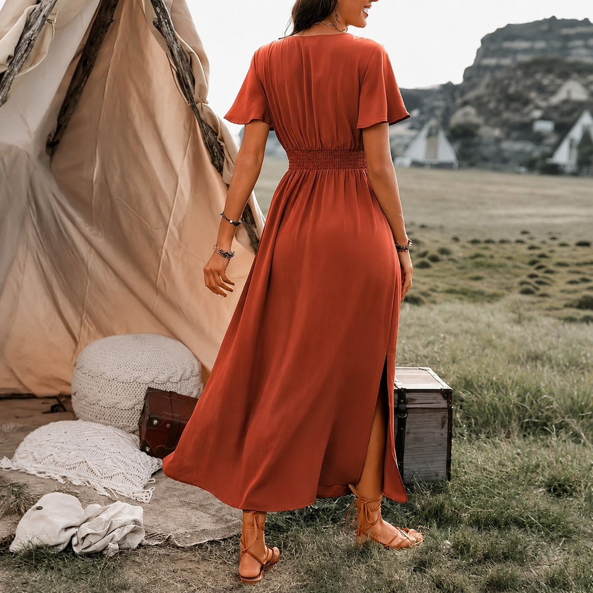 Kleid Linnea™ mit Wickel-V-Ausschnitt, geraffter Taille und Seitenschlitz
