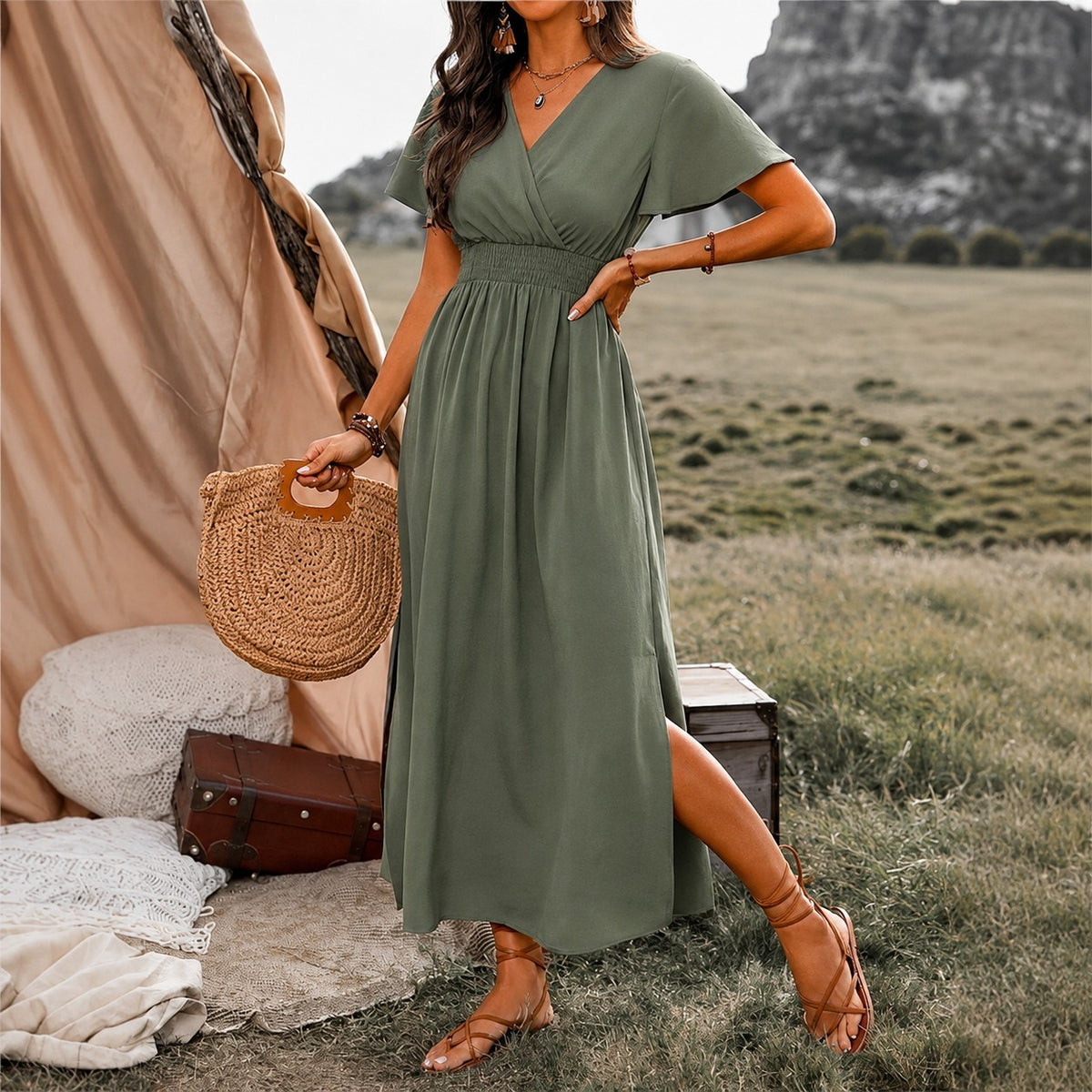 Kleid Linnea™ mit Wickel-V-Ausschnitt, geraffter Taille und Seitenschlitz
