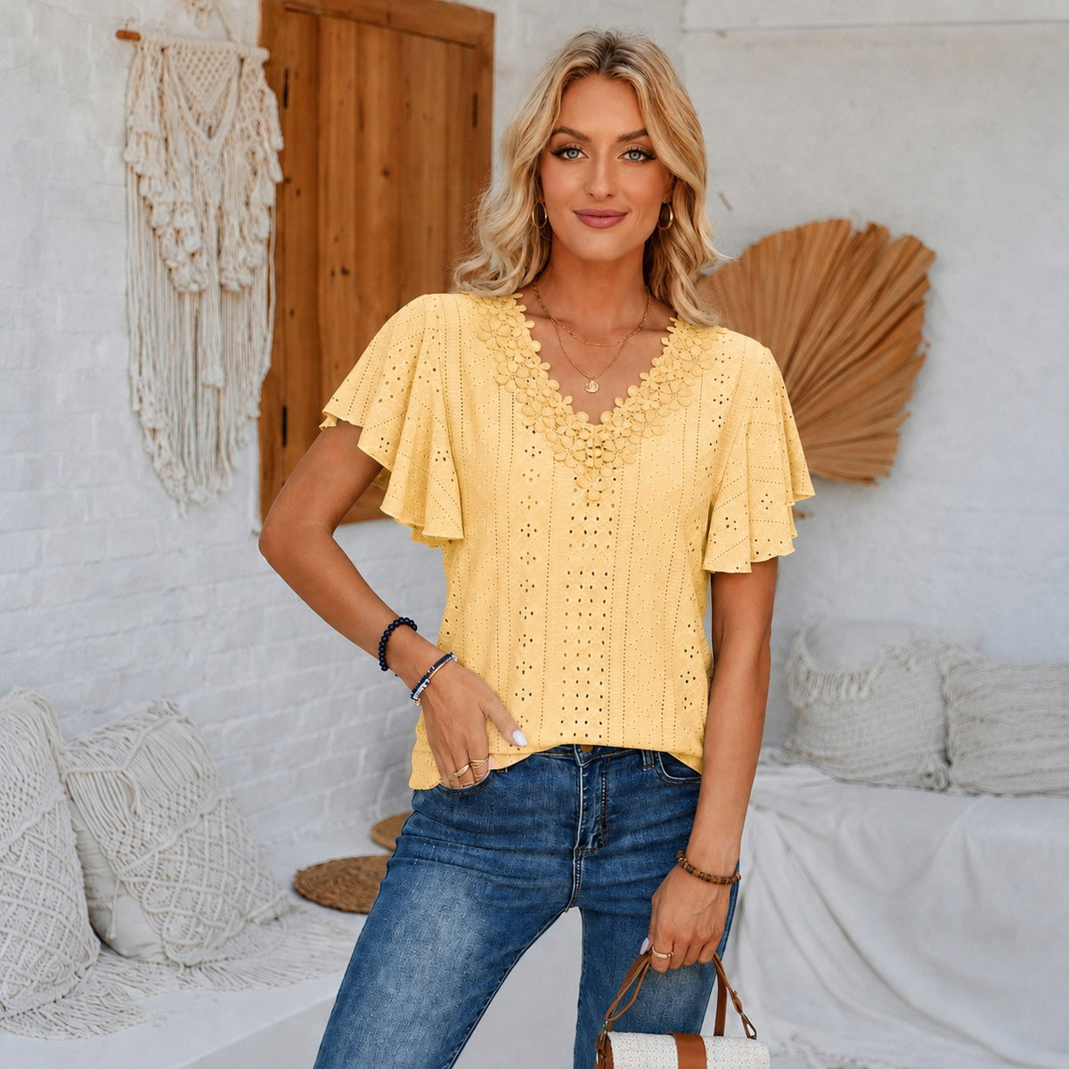 Bluse Evelin™ mit floralem V-Ausschnitt, Lochmuster und Volantärmeln