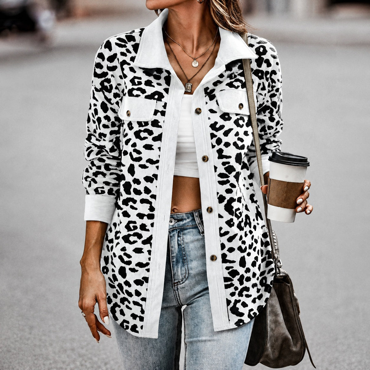 Jacke Emilia™ mit Animal-Print, Pattentaschen und Knopfleiste