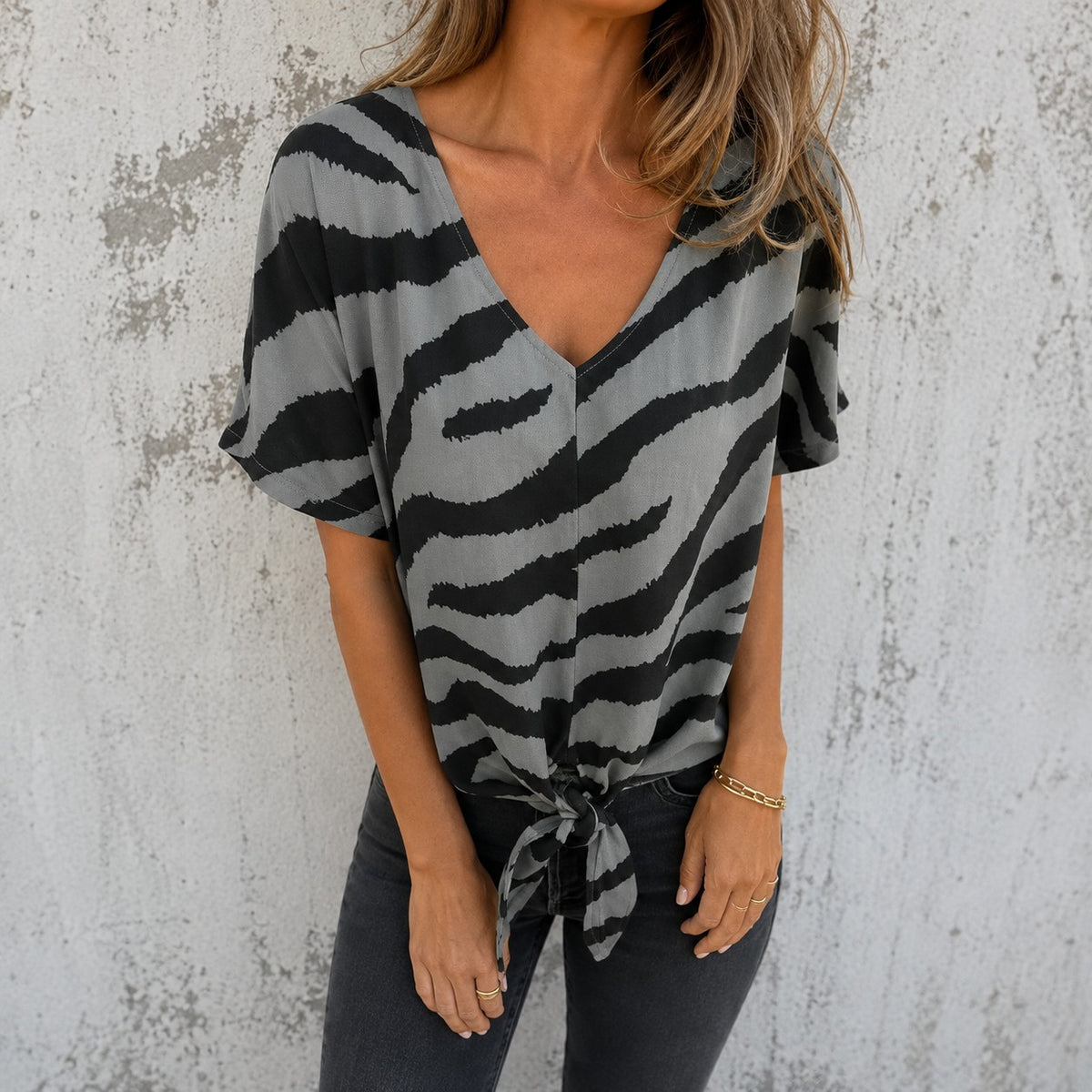 Marlis™ Bluse mit Animal-Print, V-Ausschnitt und Bindeknoten vorne