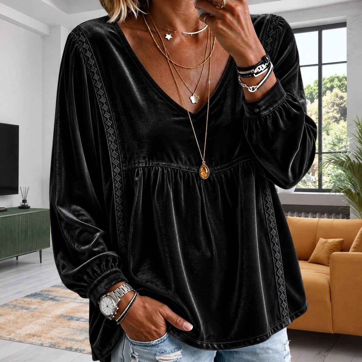 Bluse Carina™ mit V-Ausschnitt und geometrischen Borten