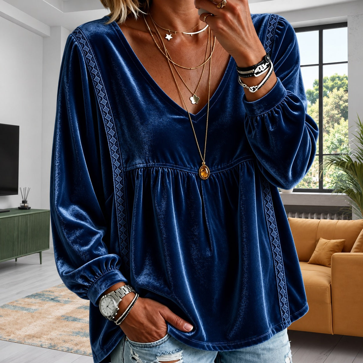 Bluse Carina™ mit V-Ausschnitt und geometrischen Borten