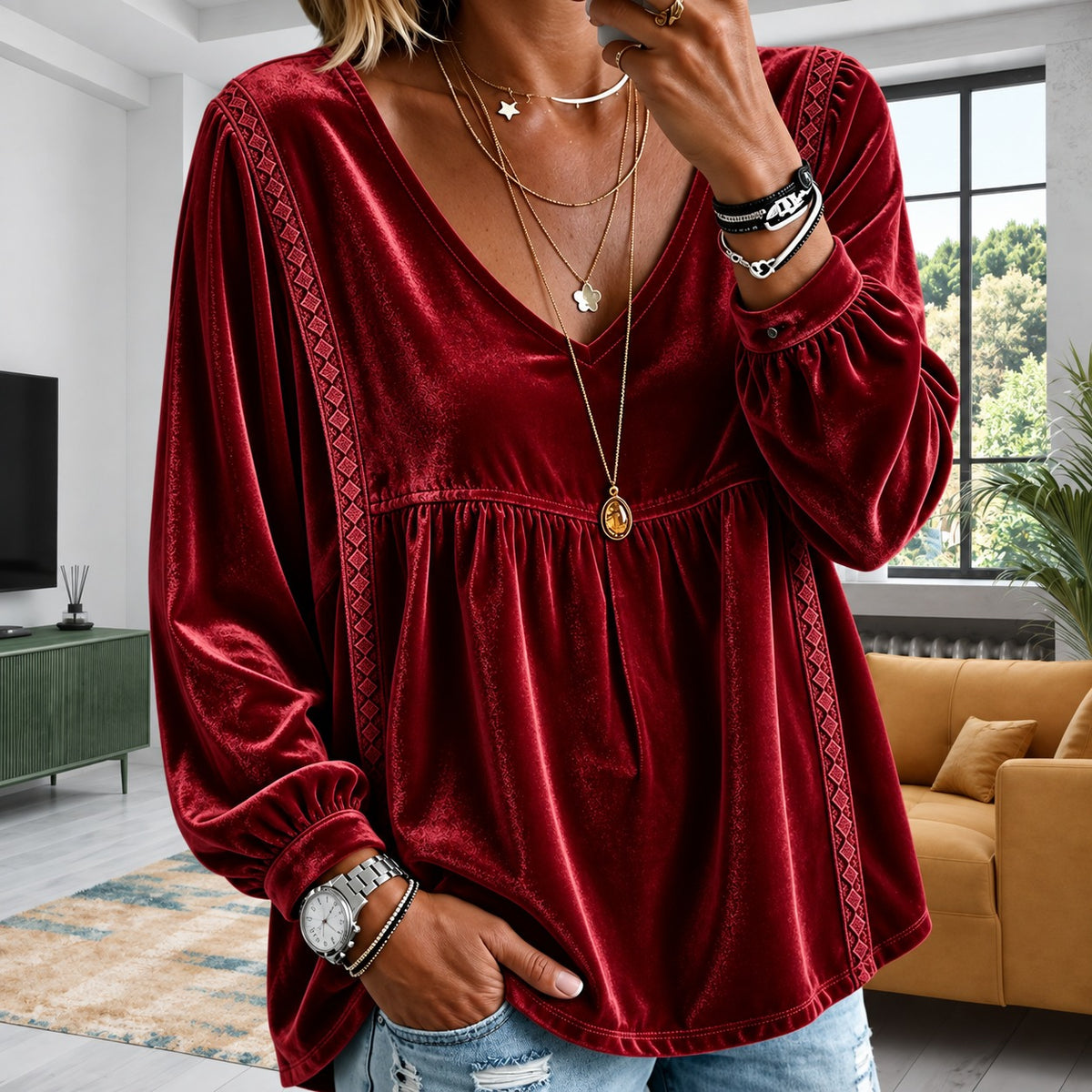 Bluse Carina™ mit V-Ausschnitt und geometrischen Borten